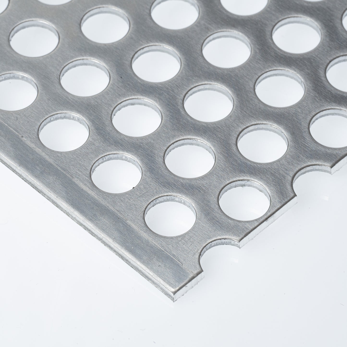 Aluminium Lochblech RV10-15 in 2 mm Stärke – Rundlochung in versetzten Reihen